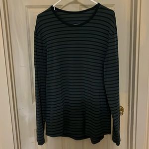 Men’s Lululemon long sleeve shirt